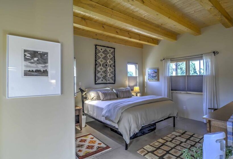 Hidden Santa Fe Gem   Nestled In Tesuque Hills!