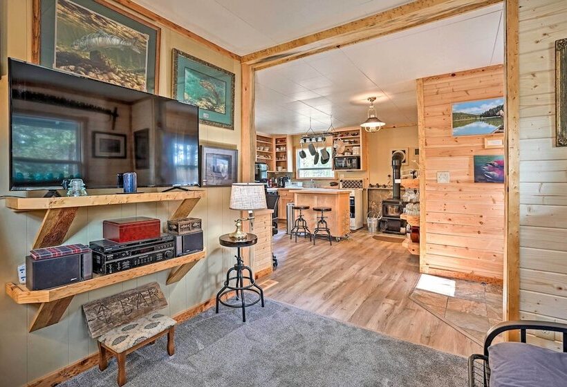 High Lakes Hideaway:  La Pine Fishing Cabin!