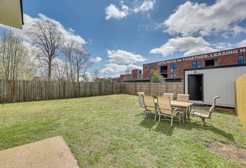 Home: Grassy Yard, Walk To Bentonville Square