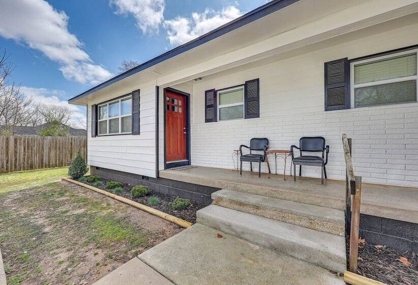 Home: Grassy Yard, Walk To Bentonville Square