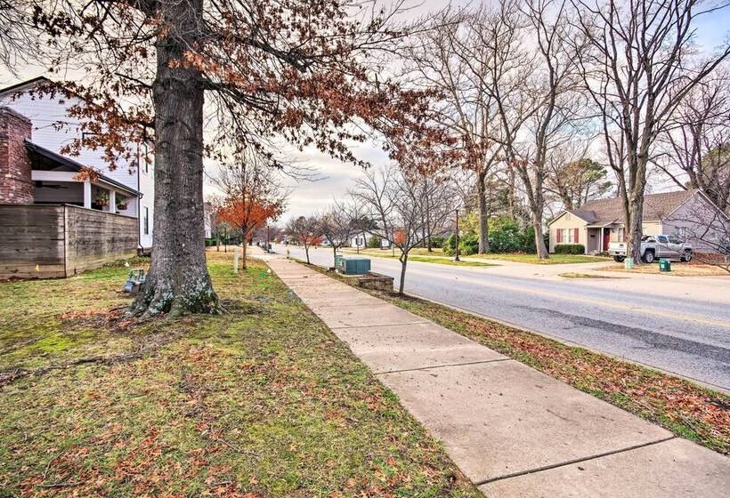 Home: Grassy Yard, Walk To Bentonville Square