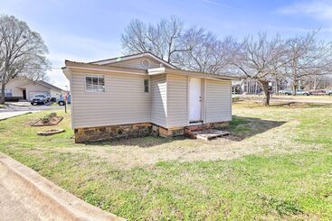 Idyllic Fayetteville Home Walk To Ua Campus!