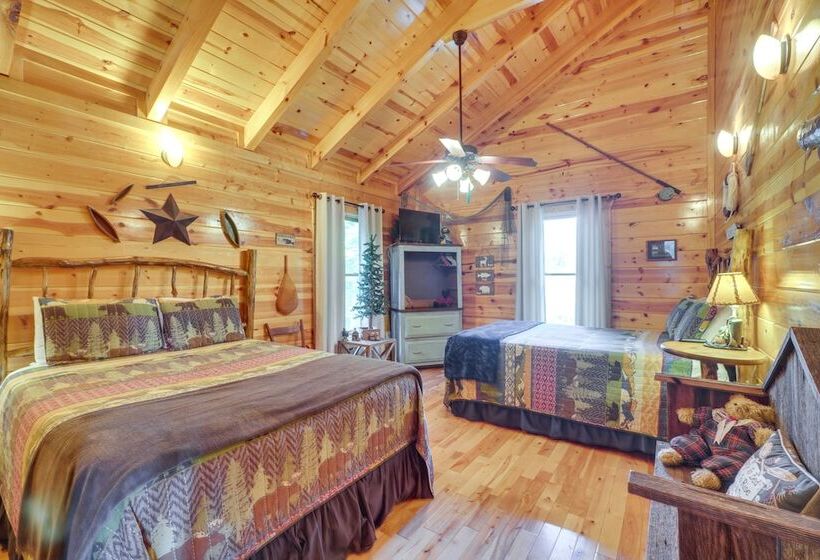 Family Cabin W/ Private Hot Tub & Game Room!