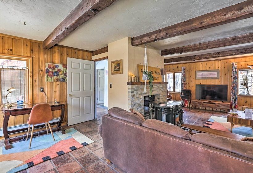 Lake Cabin W/ King Bed, Foodie Kitchen, & Views