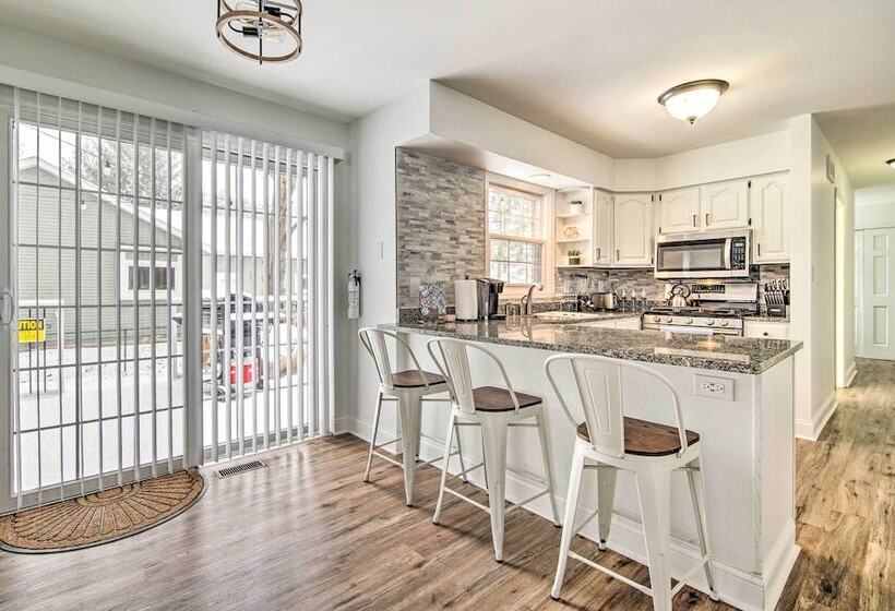 Lake Geneva Home With Grill < 2 Miles To Beach!