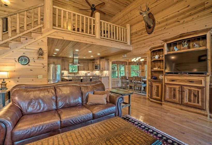 Hayesville Cabin W/ Game Room & Mtn Views!