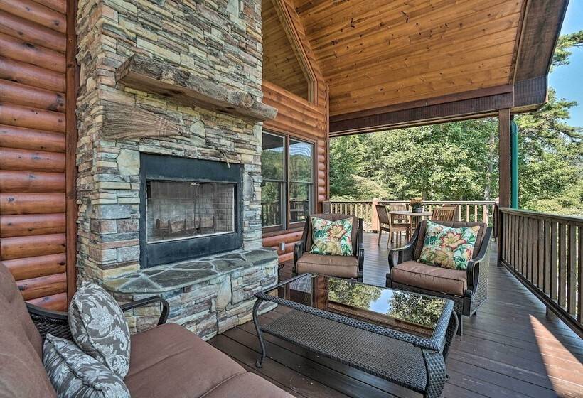 Hayesville Cabin W/ Game Room & Mtn Views!