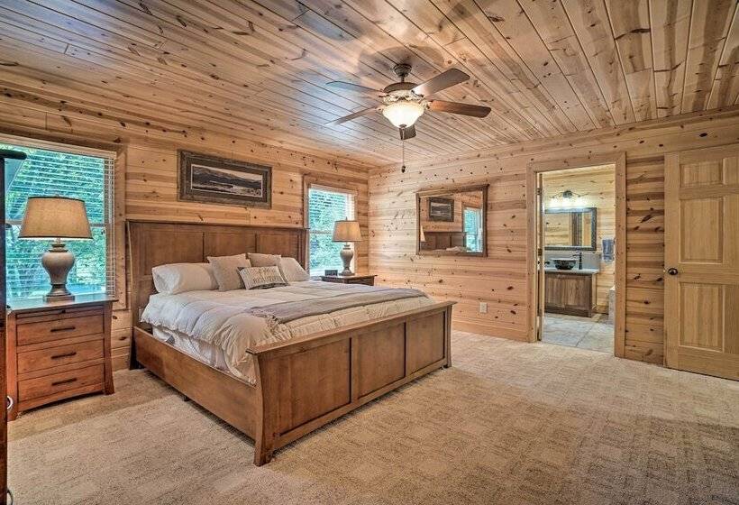 Hayesville Cabin W/ Game Room & Mtn Views!