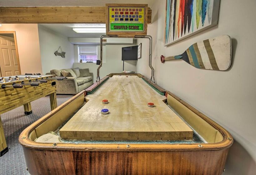 Logan Road Lookout, Lincoln City Home W/ Game Room