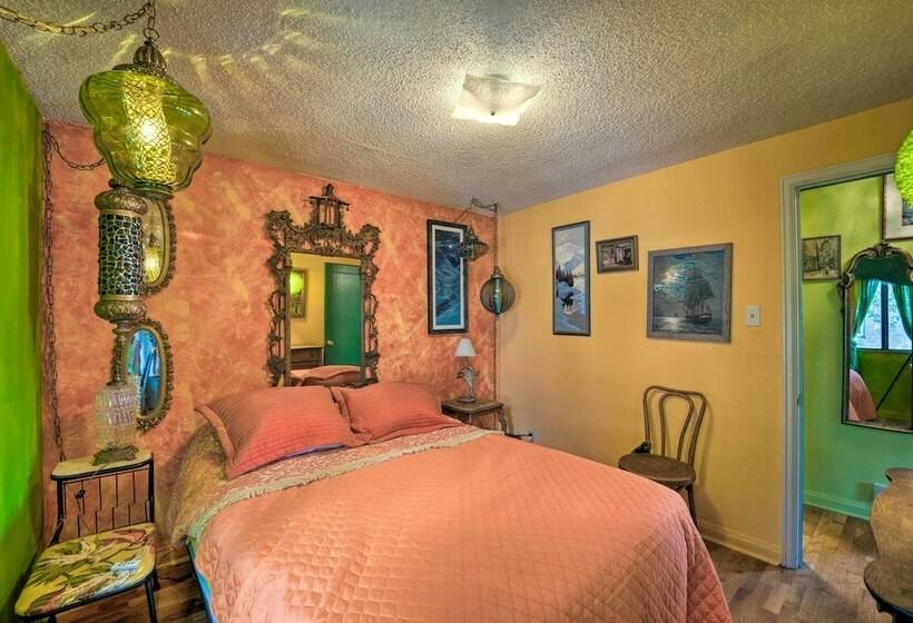 Walk To Olde Town   1940 Vintage Bungalow!