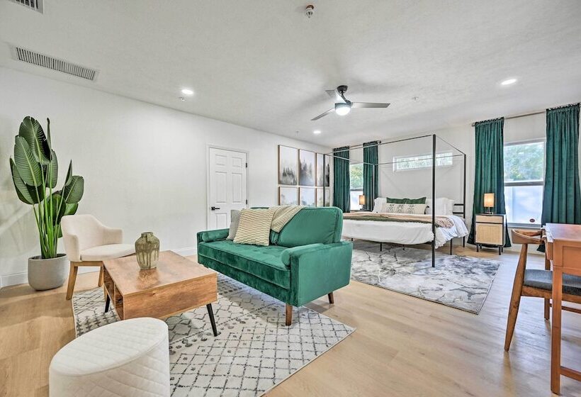 Luxe Brandon Oasis W/ Private Pool & Hot Tub!