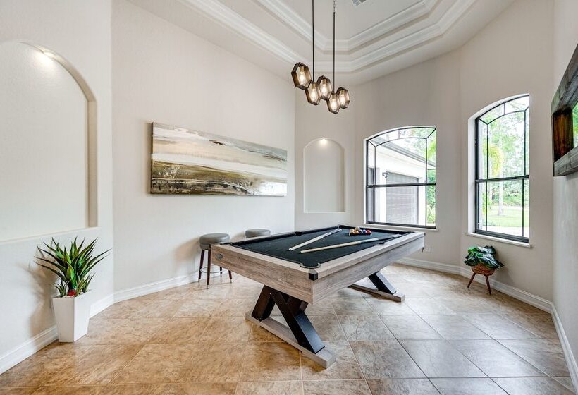 Luxury House With Private Acreage   Near Golfing!