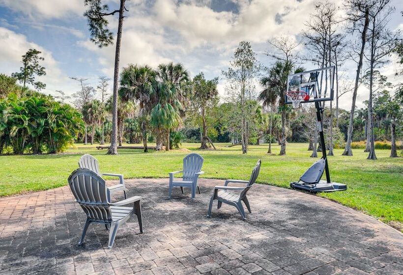 Luxury House With Private Acreage   Near Golfing!