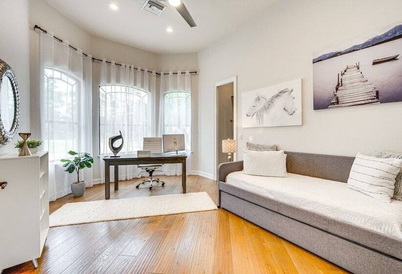 Luxury House With Private Acreage   Near Golfing!