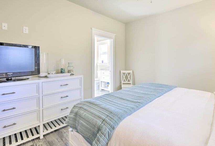 Modern Santa Rosa Beach Retreat W/ Yard & Patio!