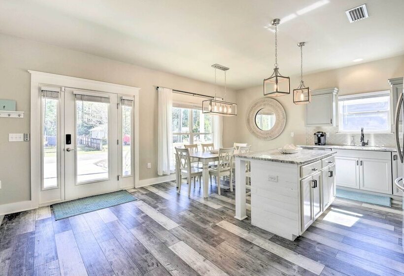 Modern Santa Rosa Beach Retreat W/ Yard & Patio!
