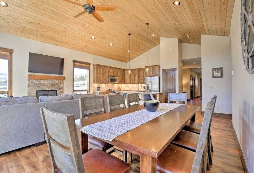 Mtn View Fraser Home W/ Hot Tub   Near Skiing!