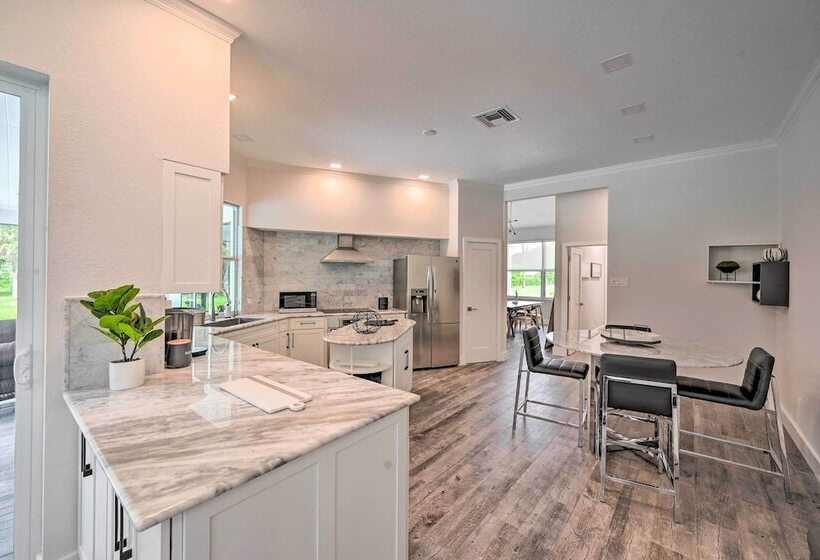 Sand Volleyball Court, Pool & Spa: Naples Gem!