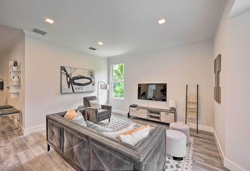 Sand Volleyball Court, Pool & Spa: Naples Gem!