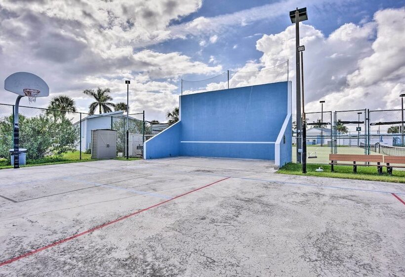 Nettles Island Jensen Beach Home: Walk To Ocean!