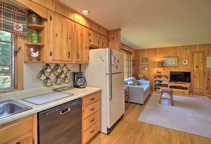 Lakefront Escape W/ Deck & Kayaks In Lovell!