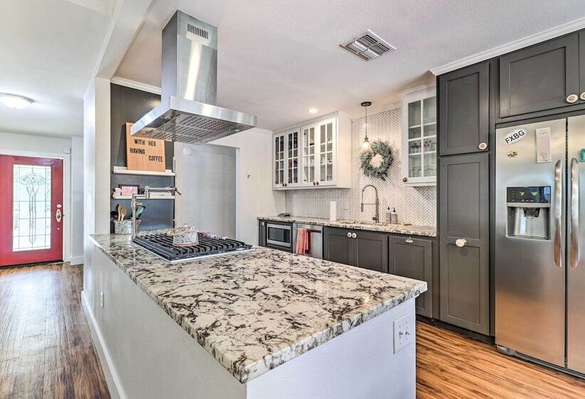 Pet Friendly Austin Ranch Home W/ Fire Pit!
