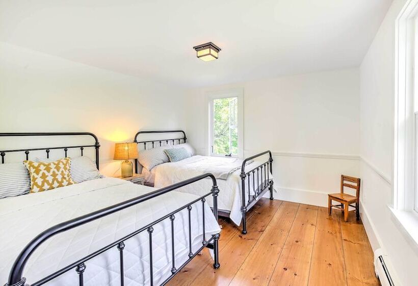 Pet Friendly House W/ Deck   10 Mi To Stowe Mtn!