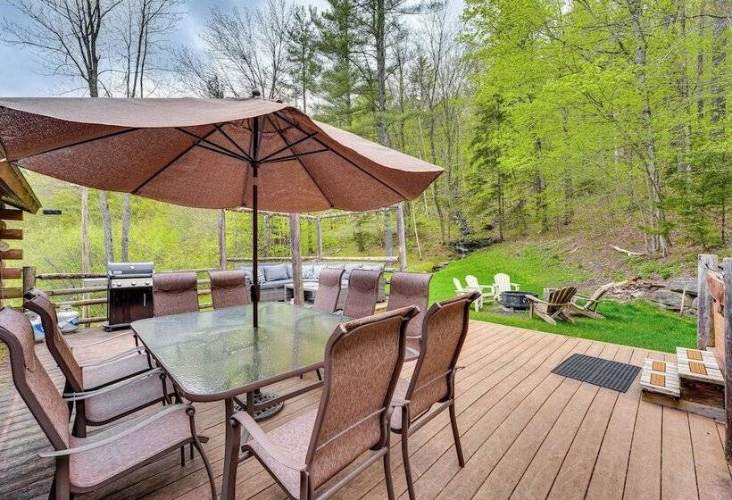 Picture Perfect Vermont Mtn Cabin W/ Hot Tub!