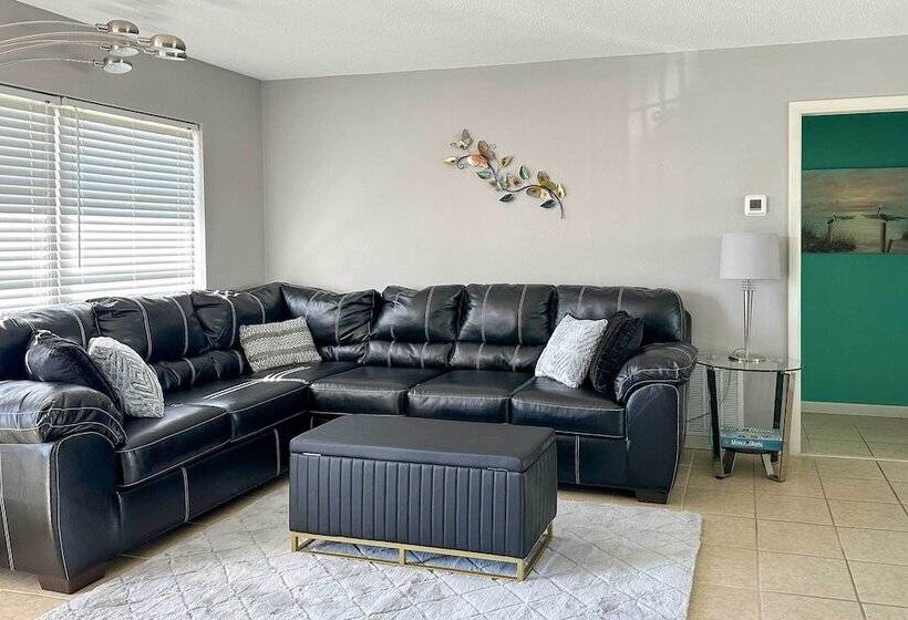 Quiet Venice Retreat With Private Lanai & Pool!