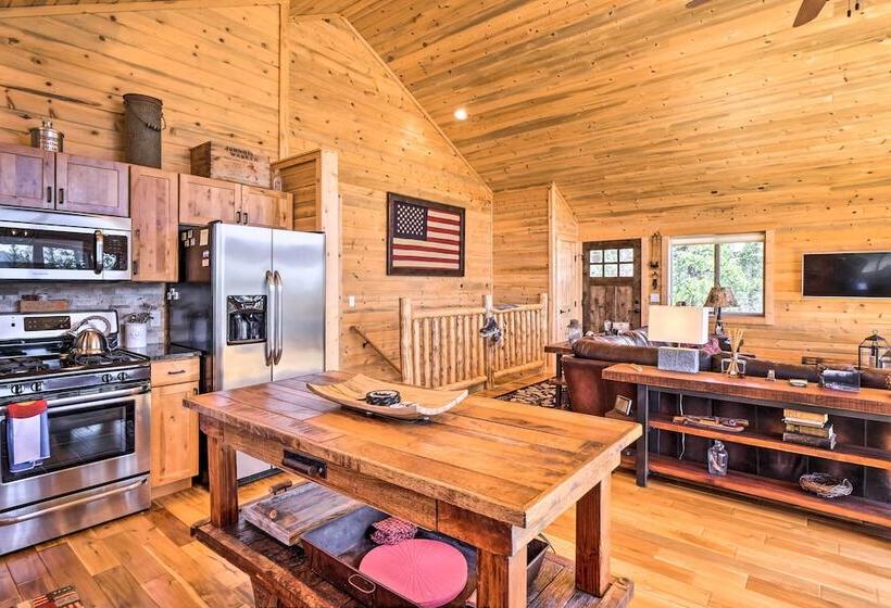 Jefferson Cabin W/ Fire Pit: Near Hiking Trails!