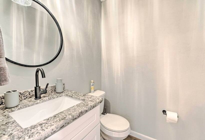 Remodeled Family Home W/ Patio   Walk To Uf!
