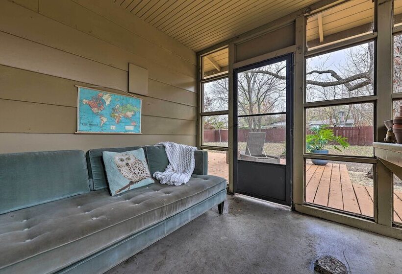 Renovated Home: Private Yard, Near Austin Hotspots