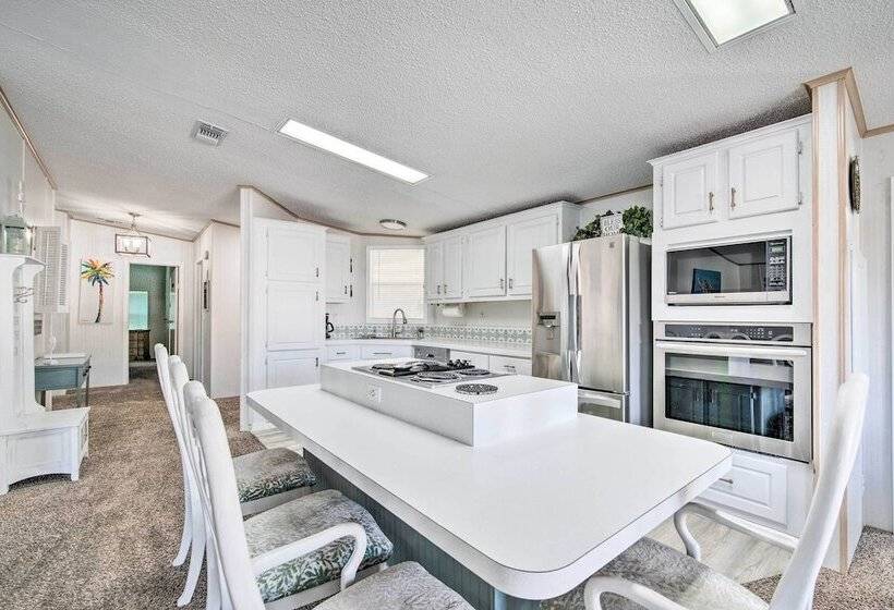 Retreat On The River W/ Boat Dock, Porch, & Grill!