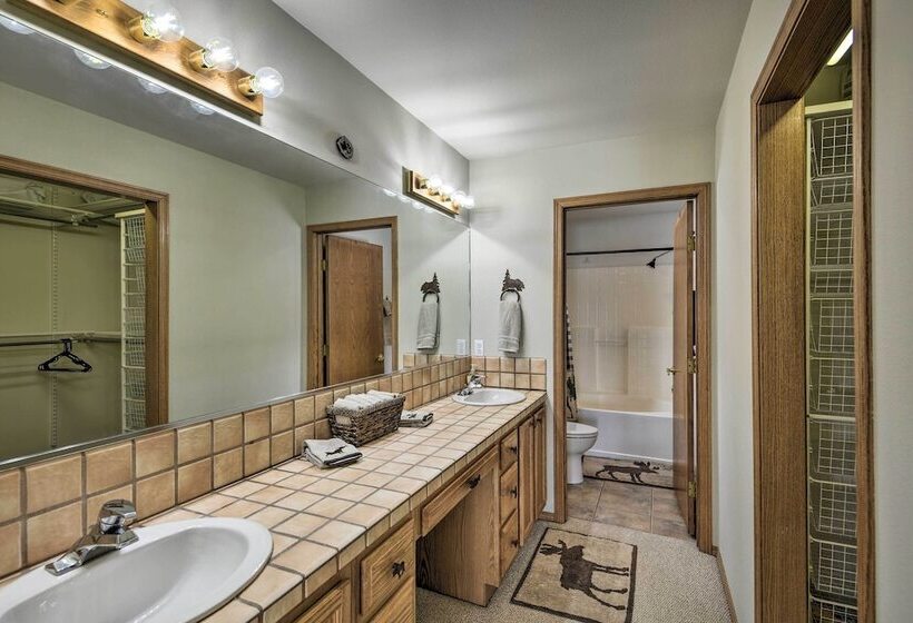 Rocky Mountain Home W/ Deck Near Fishing & Dtwn!