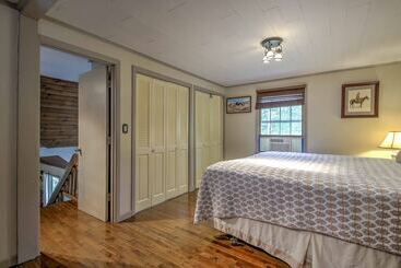 Rustic Intervale Hideaway W/ Deck & Wooded Views!