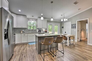 Serene Live Oak Home W/ Fire Pit By River + Sosmp!