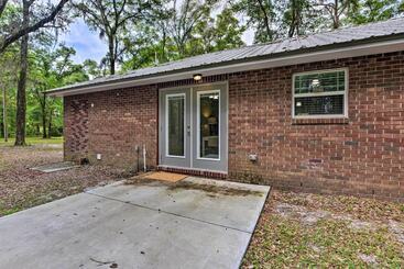Serene Live Oak Home W/ Fire Pit By River + Sosmp!