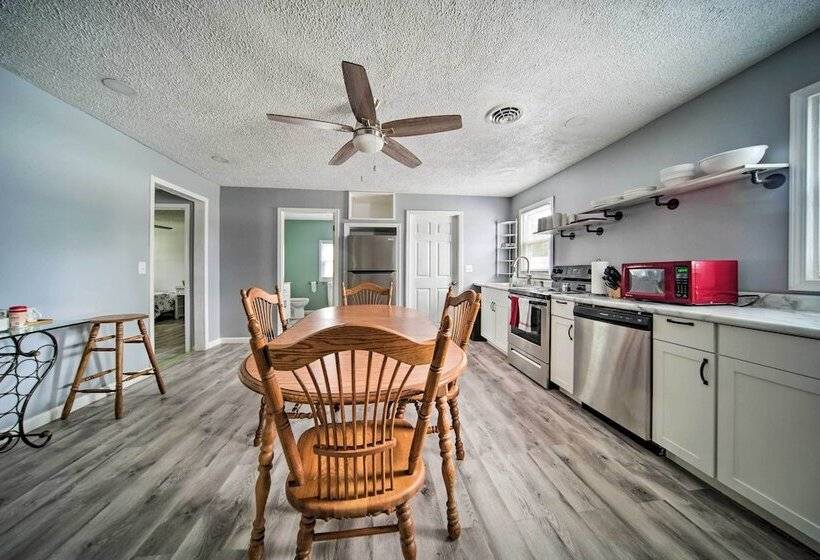 Spacious Geneva House < .5 Mi To The Strip!