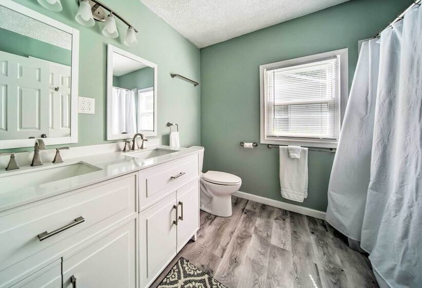 Spacious Geneva House < .5 Mi To The Strip!