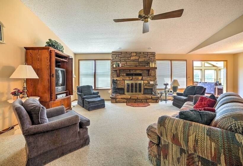 Holiday Island Home W/ Patio + Golf Course View!