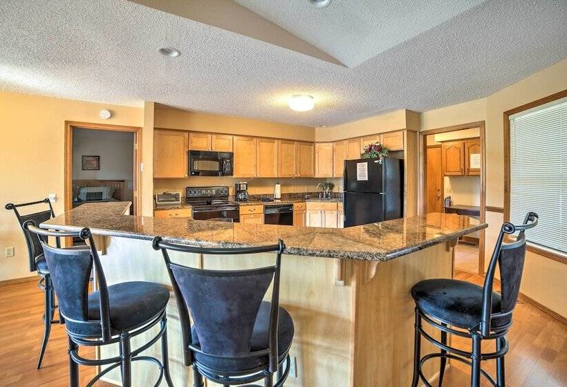 Holiday Island Home W/ Patio + Golf Course View!