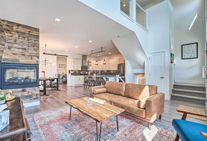Spacious Old Town North Home W/ Rooftop Deck!