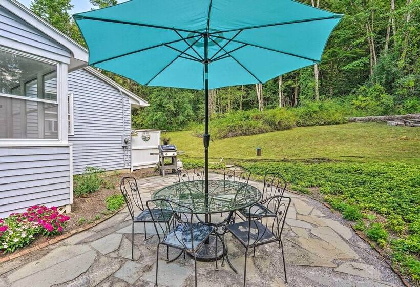 Stockbridge Home: Walk To Town Beach!