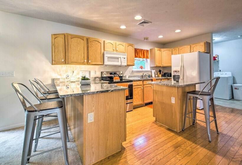 Jacuzzi & Resort Amenities: Tobyhanna Family Home!