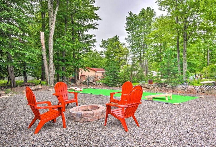 Jacuzzi & Resort Amenities: Tobyhanna Family Home!