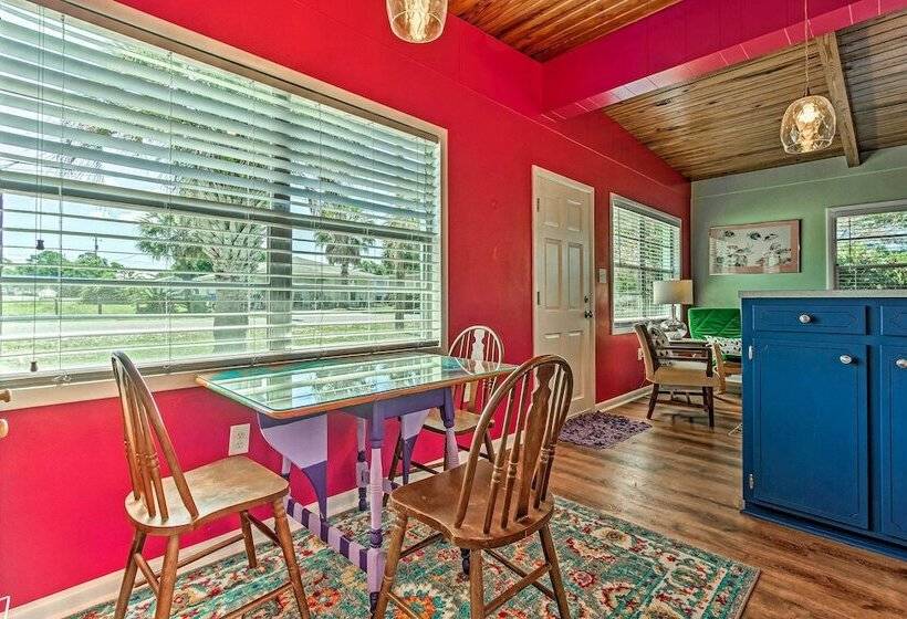 Vibrant Pcb Bungalow W/ Patio   Walk To The Beach!