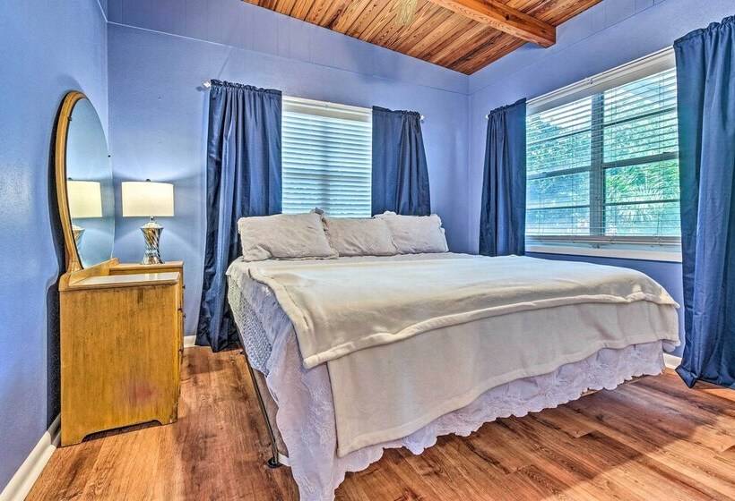 Vibrant Pcb Bungalow W/ Patio   Walk To The Beach!