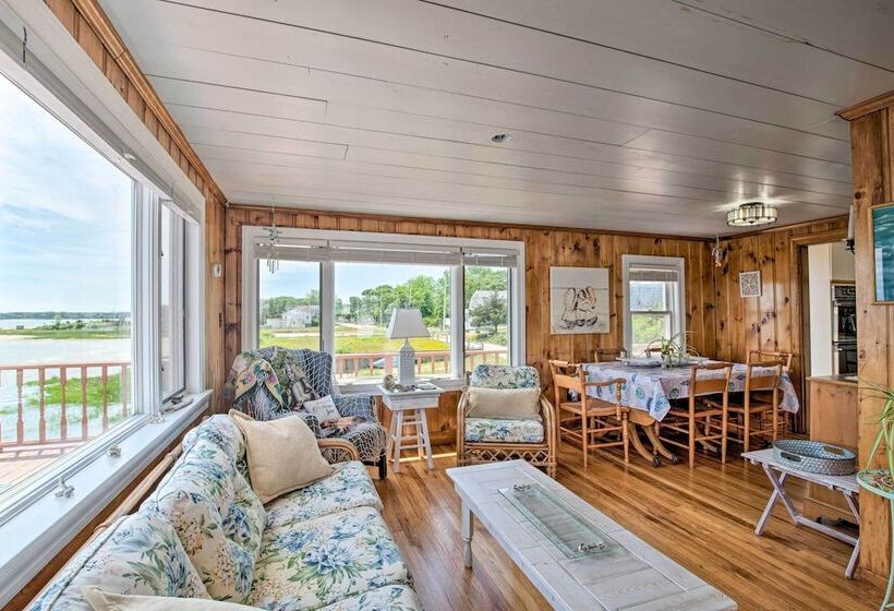 Waterfront Cape Cod Cottage W/ Deck & Beach Access