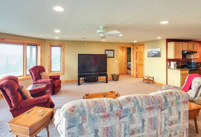 Waterfront Lake Champlain Home W/ Hot Tub & Sauna!