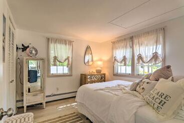 Charming West Yarmouth Home ~ 2 Mi To Beach!